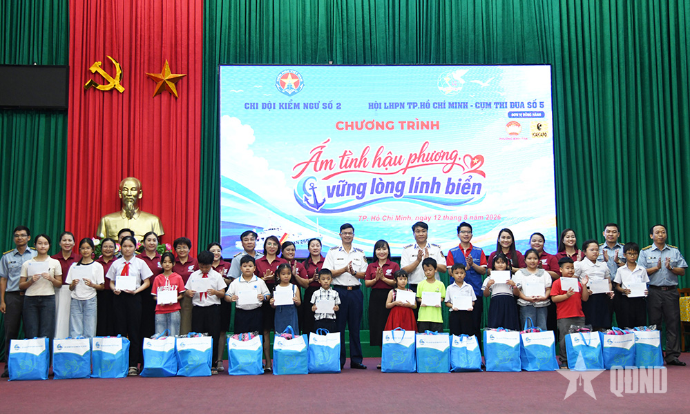 “Ấm tình hậu phương - Vững lòng lính biển”